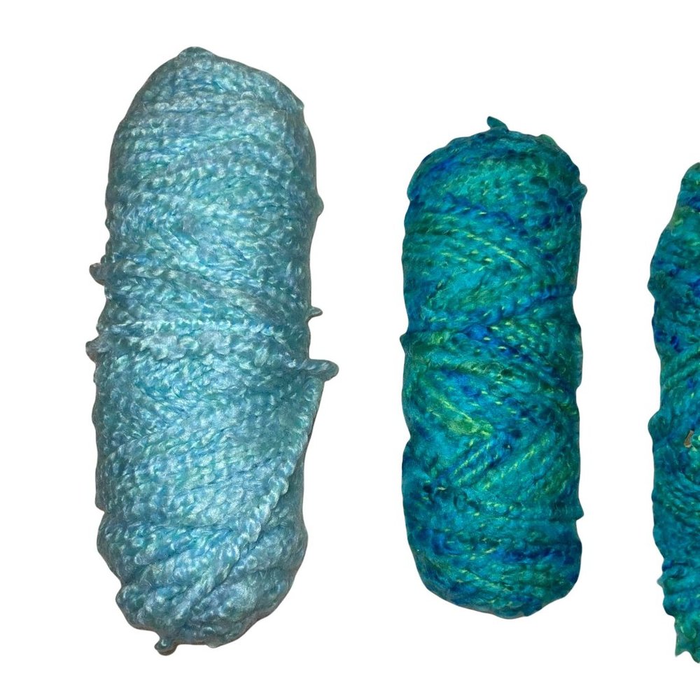 Lion Brand Lot of 7 Used Skeins Yarn Blue Green Red 2 Pounds Total Weight - Picture 2 of 5